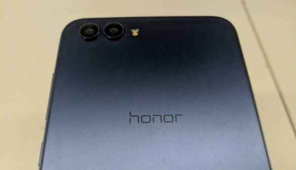 Honor 10 spotted on TENAA in four variants ahead of official launch