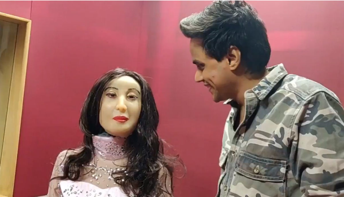 Humonoid Rashmi Ranchi-made Rashmi humanoid robot is now the 'world’s first AI RJ' on ...