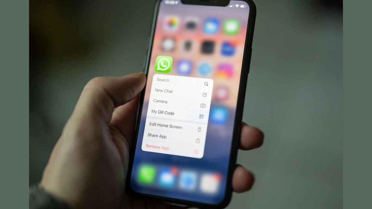 How to schedule posts on Whatsapp
