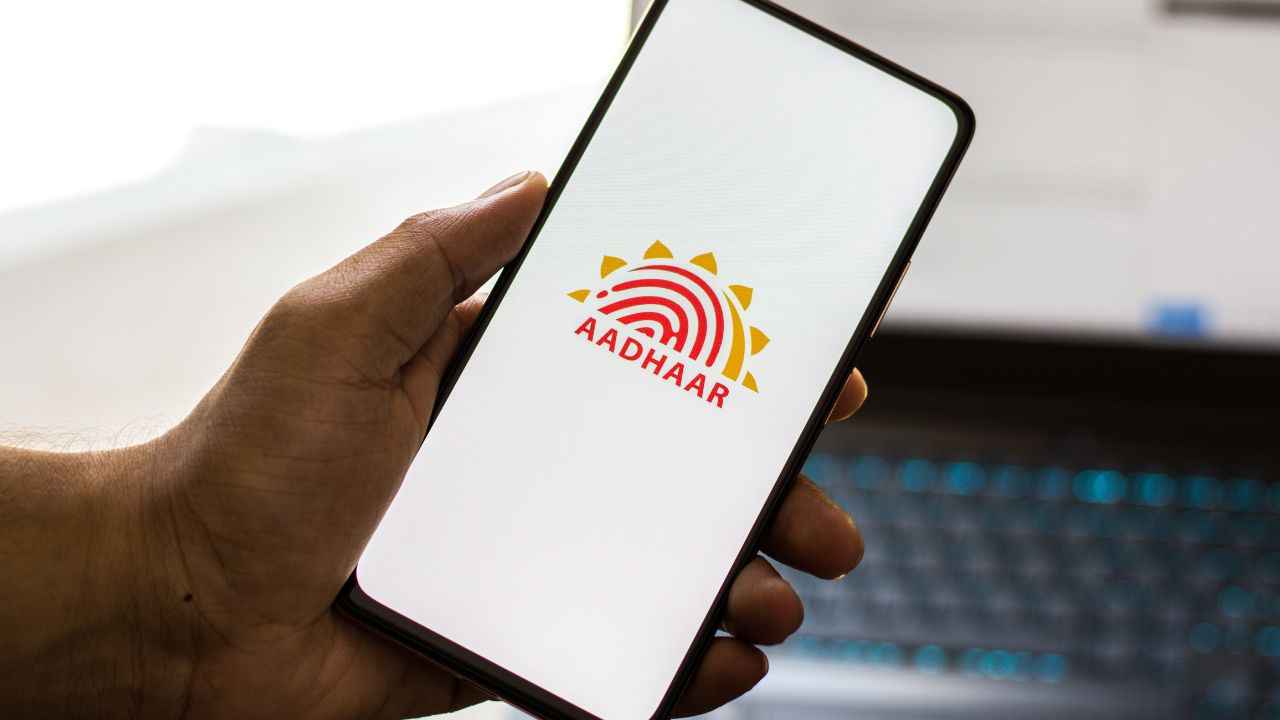 பெயர், வீட்டு முகவரி  போன்ற  அனைத்தையும்  ஆன்லைனில்  எப்படி  மாற்றுவது