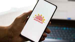 பெயர், வீட்டு முகவரி  போன்ற  அனைத்தையும்  ஆன்லைனில்  எப்படி  மாற்றுவது