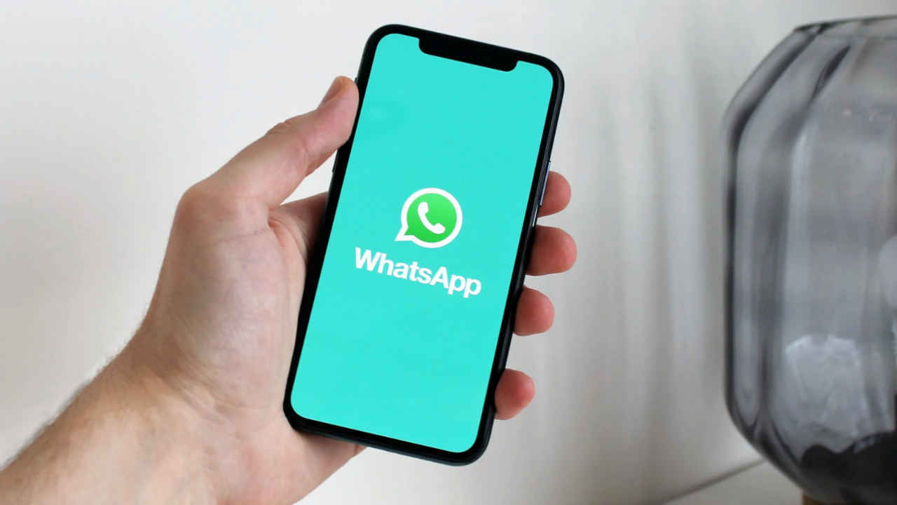 இப்பொழுது  Iphone பயனர்களுக்கும்  WhatsApp யில் வந்து விட்டது ஷோர்ட் வீடியோ  அம்சம்.