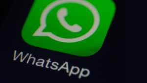 நண்பர்களின்  WhatsApp Statusமிகவும் பிடித்து போனால் அதை எப்படி டவுன்லோட்  செய்வது?