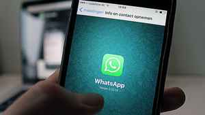 நண்பர்களின்  WhatsApp Statusமிகவும் பிடித்து போனால் அதை எப்படி டவுன்லோட்  செய்வது?