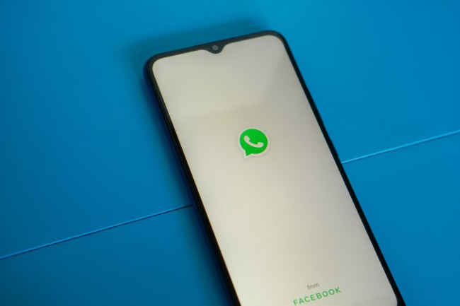 How to record and send short video in WhatsApp