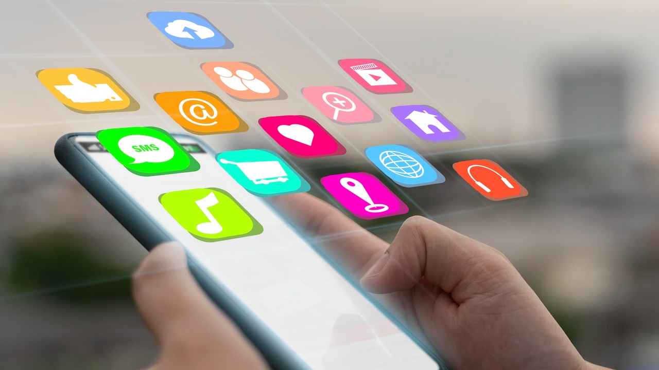 వాట్సాప్ లోని బెస్ట్ ఫీచర్స్ మరియు బెస్ట్ టిప్స్ అండ్ ట్రిక్స్ గురించి తెలుసుకోండి.!