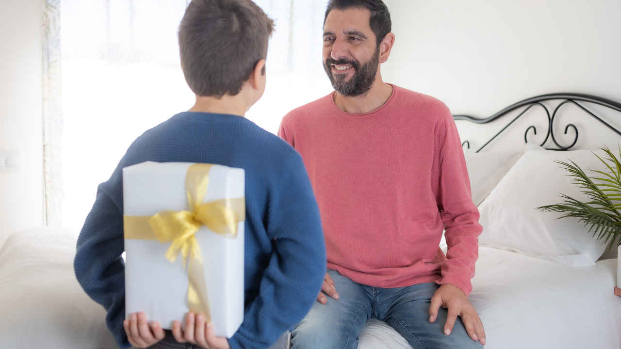 Father’s Day 2025: पापा को देने के लिए बेस्ट हैं ये 5 स्मार्ट गैजेट, पल-पल रखते हैं सेहत का ध्यान, कीमत भी बजट में