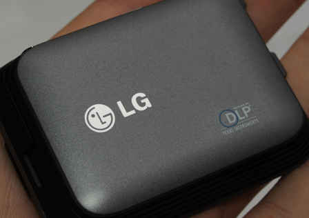 The LG EXPO GW820 with the pico projector from Texas Instruments attached