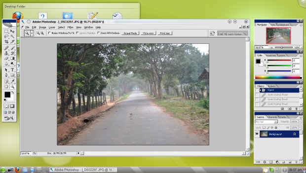 Adobe Photoshop CS2 running on openSUSE using CrossOver 9.0. [Click for larger image]