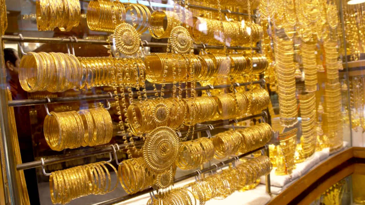 Gold Rate Today: सोने की कीमत में फिर गिरावट, 5 नवंबर को इतना सस्ता हुआ 22 और 24 कैरेट सोना