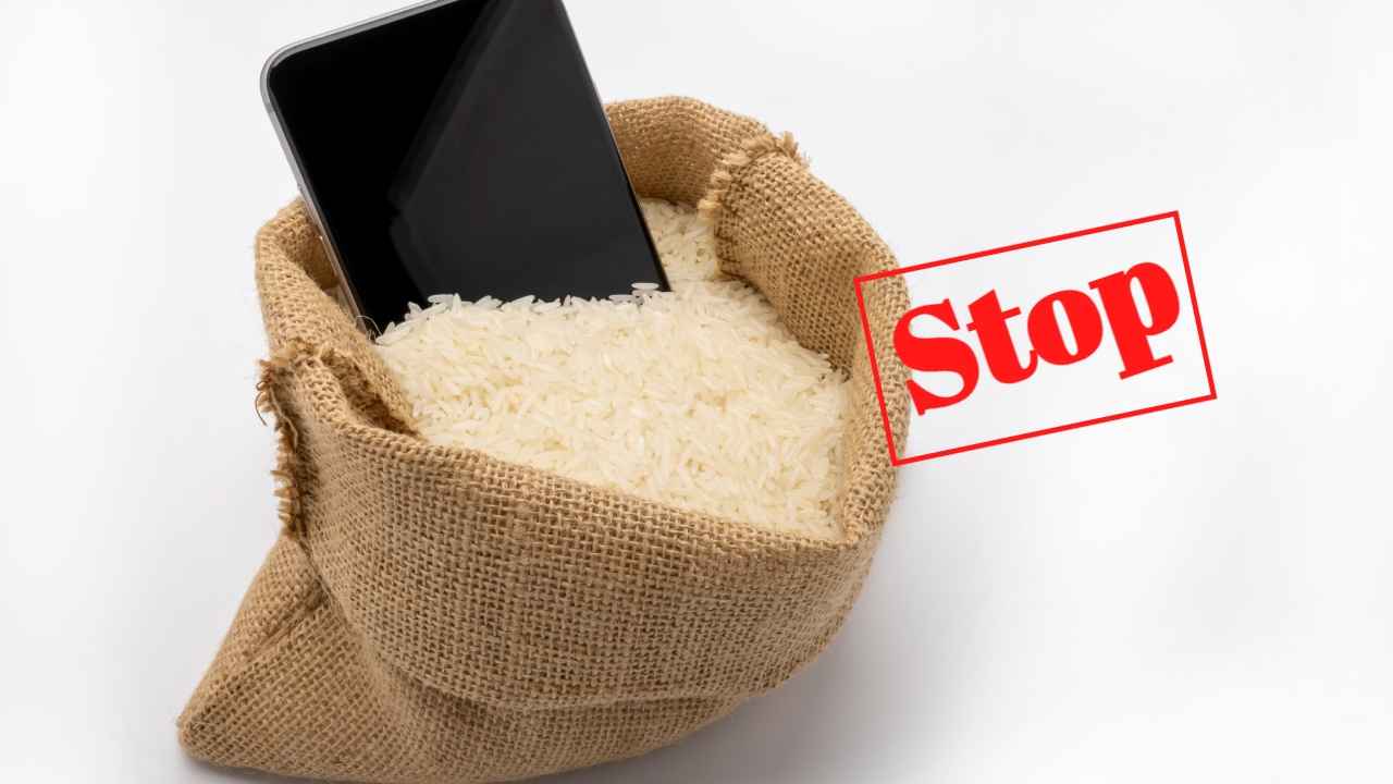 Apple की चेतावनी! चावल में रखना छोड़ दें गीला iPhone, हो सकता है भारी नुकसान, बस करें ये काम 