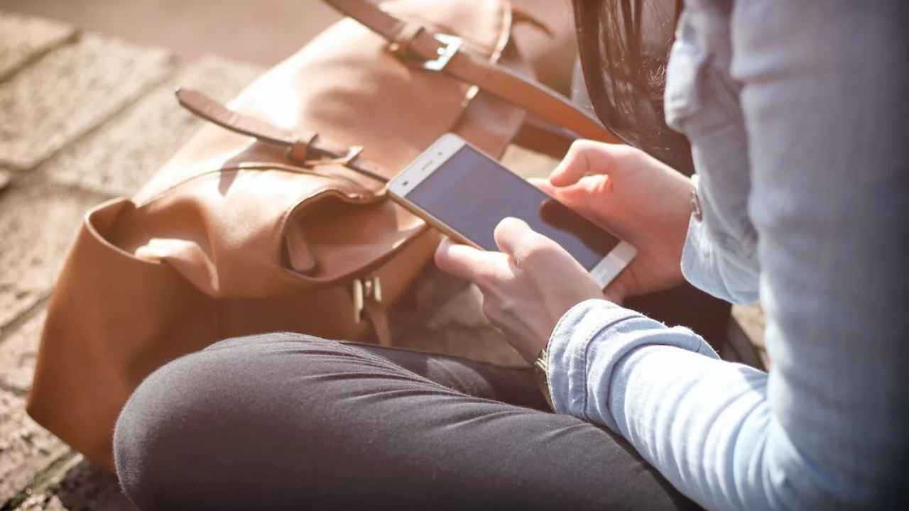 तेजी से खत्म होता है Mobile Data? ये 6 ट्रिक्स आएंगी आपके काम, पूरे दिन चलेगा फर्राटेदार इंटरनेट