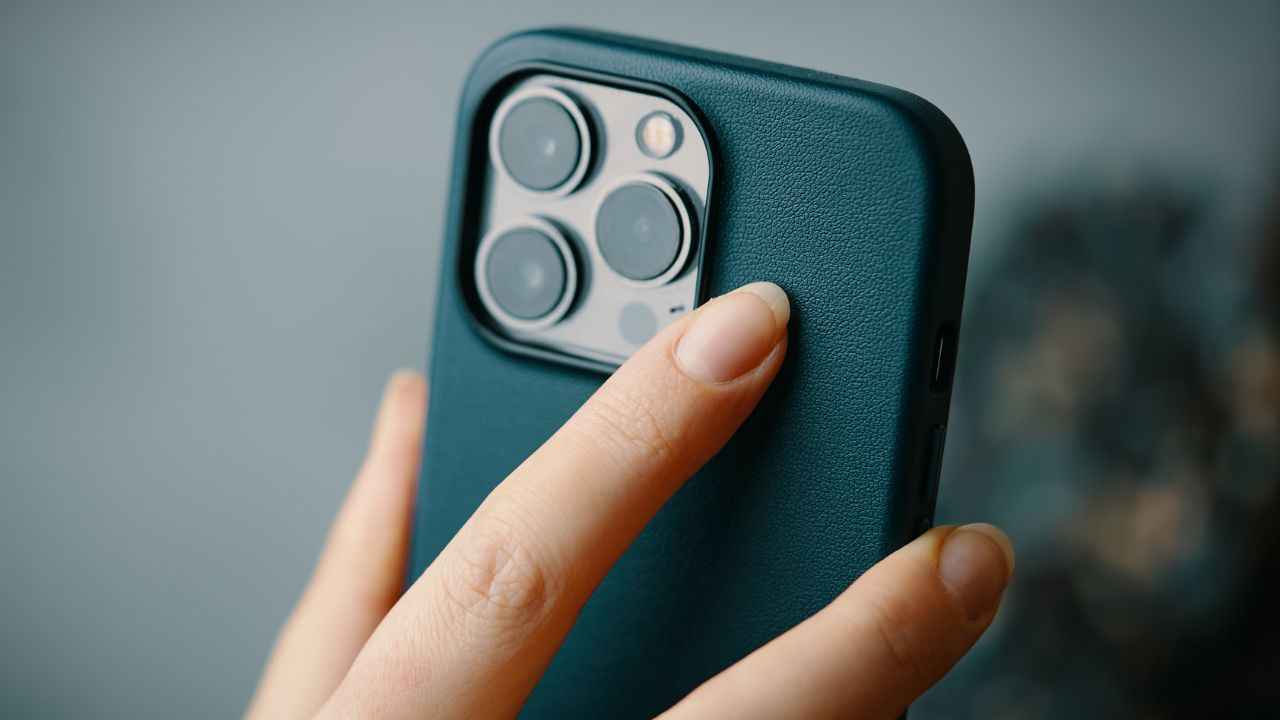 केवल 18,700 रुपये में घर ले जाएँ iPhone का ये वाला मॉडल? हाथ से गया तो फिर नहीं मिलेगा ऐसा मौका, इस जगह लगी यूजर्स की लंबी लाइन