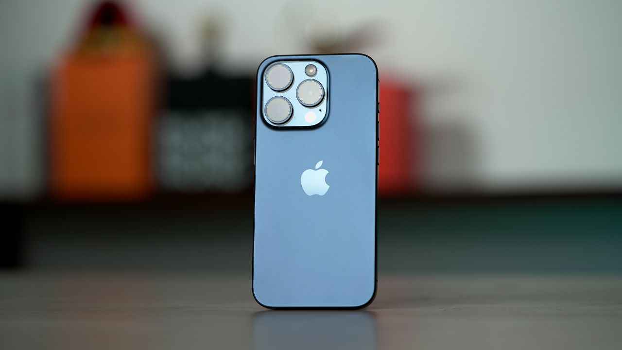 Apple iPhone 15 Pro (128 Go) - Titane Noir : : High-Tech
