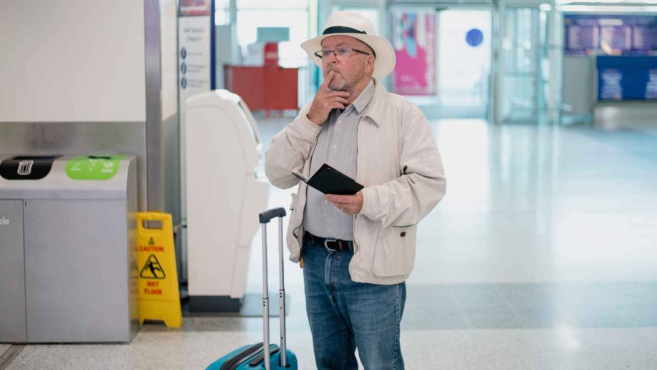 ബജറ്റിൽ കസ്റ്റം തീരുവ കുറഞ്ഞ സ്ഥിതിക്ക്, iPhone 16, Samsung Galaxy S25 Duty Free ആയോ?