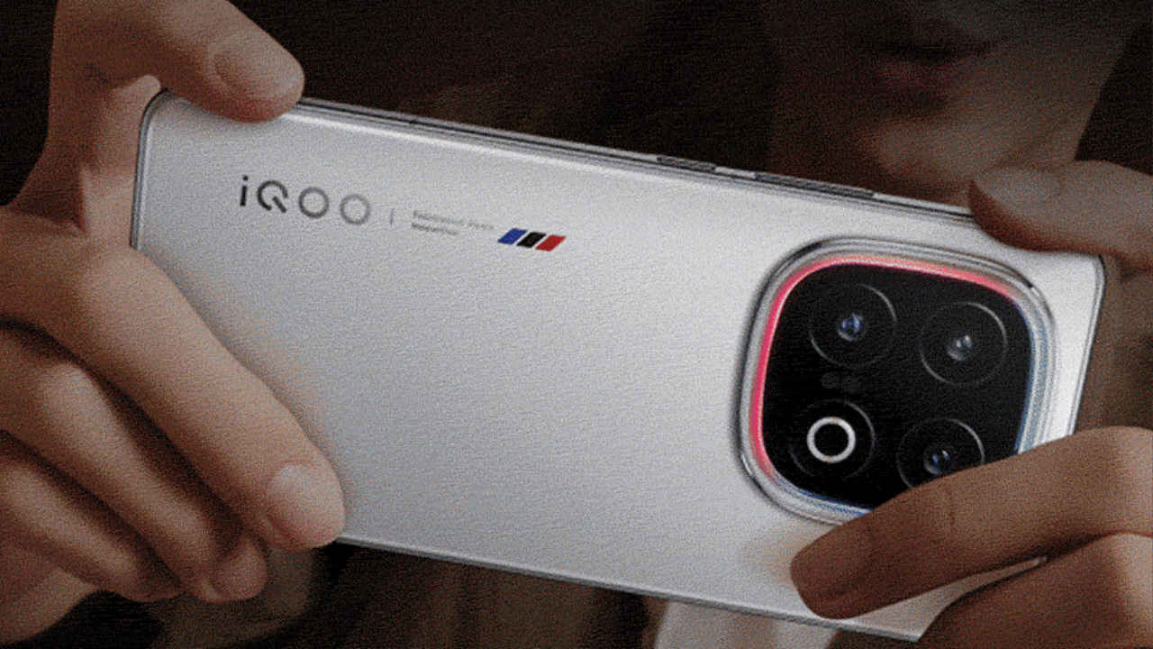 iPhone 17 बनाम iQOO 15: स्पेक्स, फीचर्स और कीमत की तुलना, जानिए किसे खरीदने में है फायदा