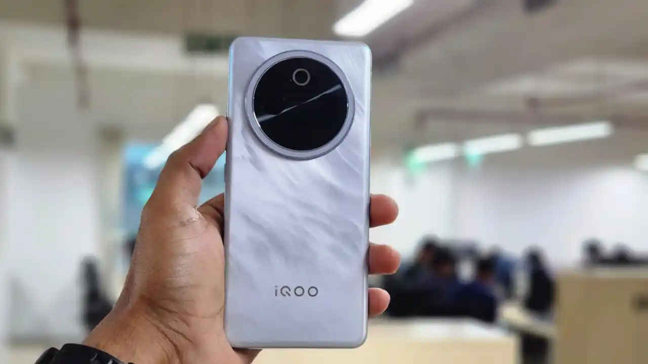 Amazon Prime Day Sale 2025: Best smartphone deals under ₹20,000