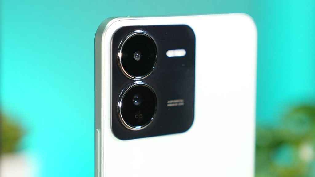 iQOO Z9 dual camera setup
