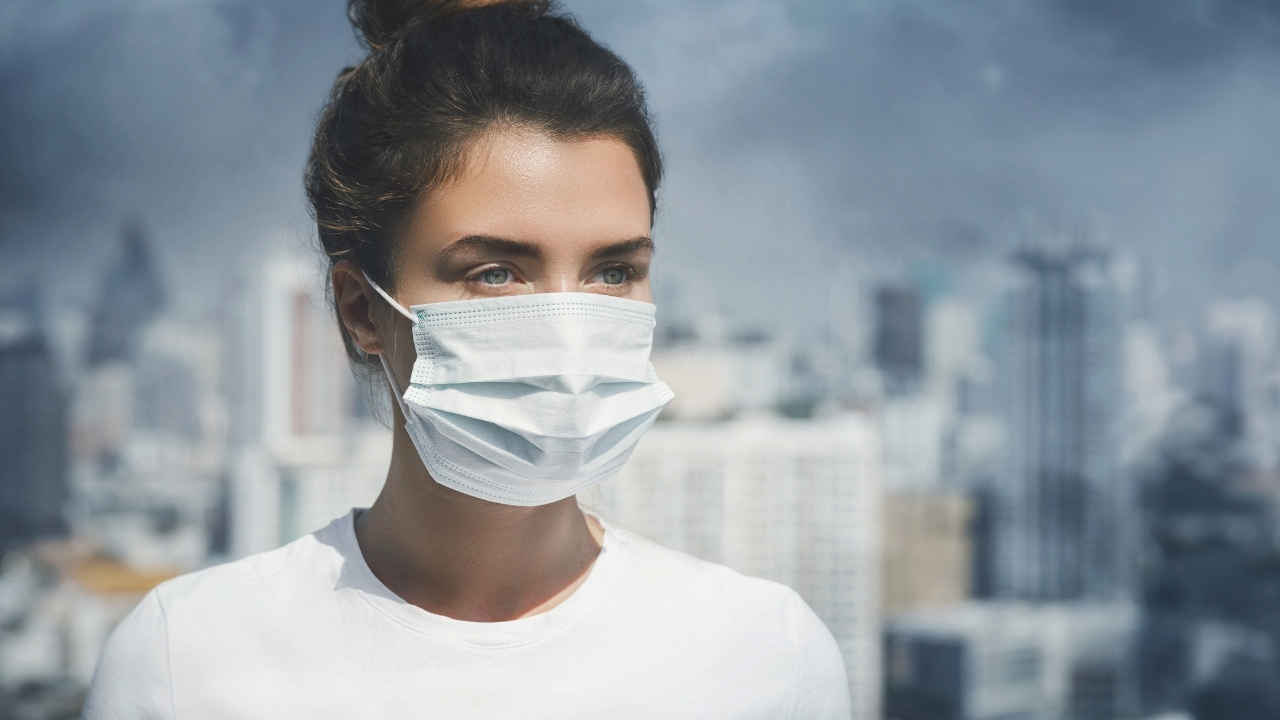 हवा हुई जहरीली.. 1000 रुपये के अंदर आते हैं ये मास्क, एयर प्यूरीफायर जैसा करते हैं काम, बस लगाइए और बाहर निकल जाइए!