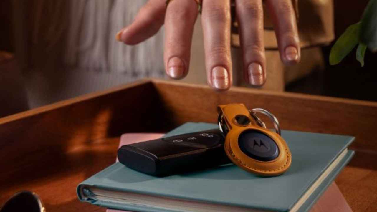 सामान खोने का झंझट ही नहीं! भारत में लॉन्च हुआ Moto Tag, Apple AirTag को मिलेगी कड़ी टक्कर