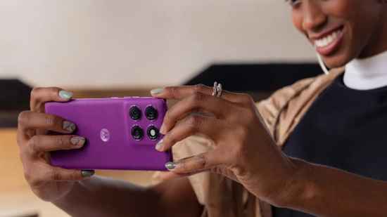 ஒரிஜினல் விலையை விட Motorola யின் இந்த மாடலில் அதிரடியாக ரூ,8,000 வரை டிஸ்கவுண்ட்
