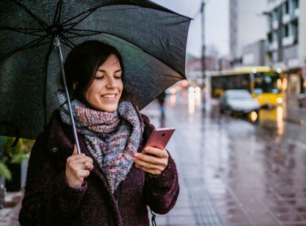 monsoon tips know how to keep smartphone and gadgets