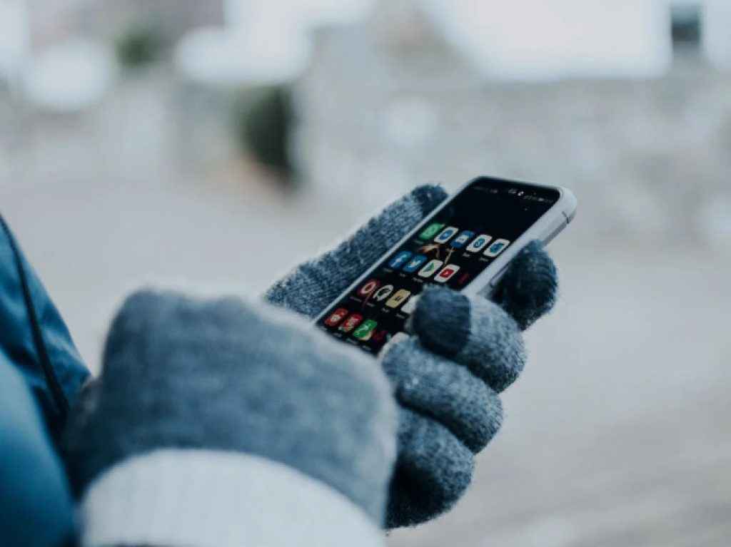 Smartphones tips: 'Gloves Mode' फिचर (Image Source: pexels)