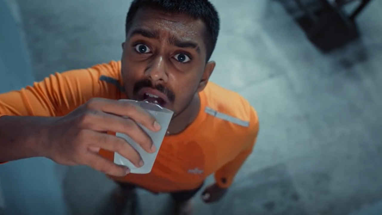 छोड़िए कॉमेडी और थ्रिलर इन वेब सीरीज में OTT पर मचा रखा है हंगामा.. जल्दी से बना लो देखने का प्लान