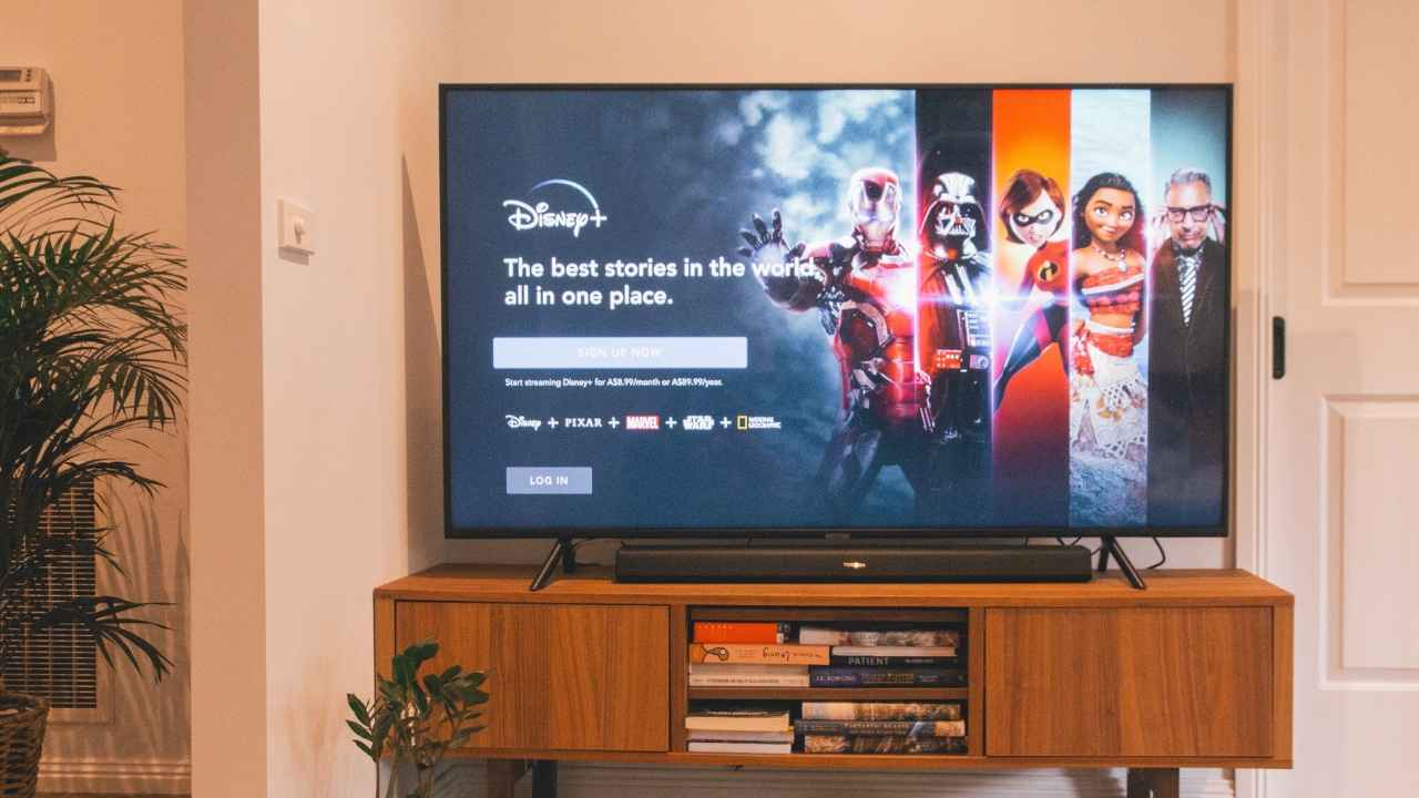 Amazon Sale मध्ये 55 इंच स्मार्ट टीव्हीवर बंपर Discount, अगदी स्वस्तात तुमचे घर बनेल थिएटर। Tech News 